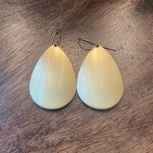 Teardrop gold earrings